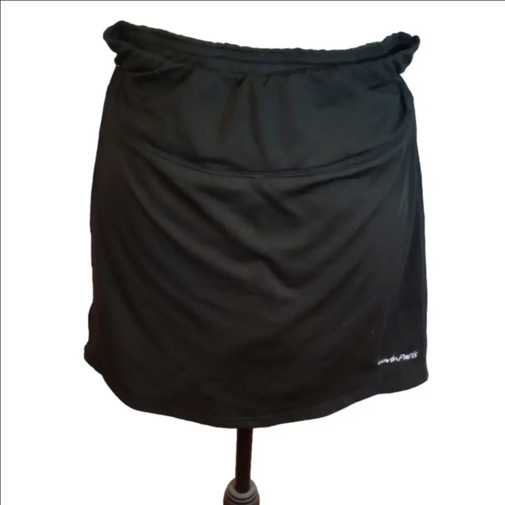 Lovin' Paris black lined golf skirt size medium